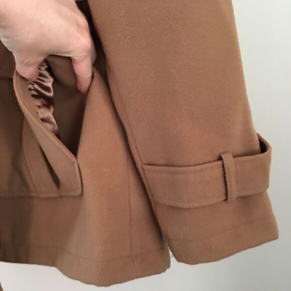 d & co jacket with faux fur hood | Size Medium - Picture 4 of 11